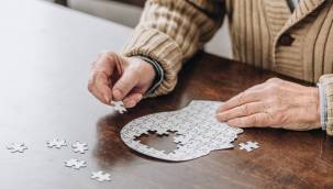 BU DAVRANIŞLAR: Alzheimer hastalığının ilerlemesini önlüyor