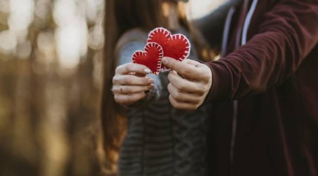 Pandemi döneminde 18-30 yaş arası genç yetişkinler kendini daha yalnız hissetti