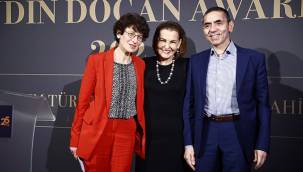 Dr. Özlem Türeci - Prof. Uğur Şahin: Sadece aşı olunarak değil 'sosyal mesafe' gibi diğer tüm tedbirlere uyulmalı