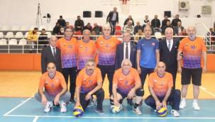 Kapalı by-pass hem hayatını, hem voleybolunu kurtardı! Kalp ve Damar Cerrahisi Uzmanı Prof. Dr. Barış Çaynak