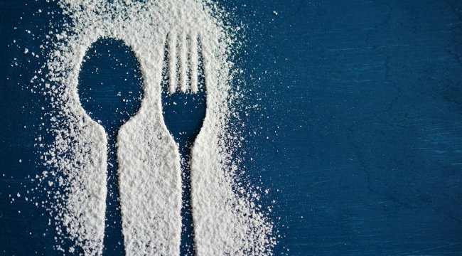 Şeker dişlerimiz için tehlikeli mi yoksa bu sadece bir efsane mi? Günde ne kadar şeker tüketebiliriz?