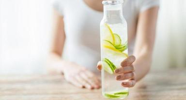 Limonlu su faydalı mı? Yemekte su içilir mi? Su ne zaman içilir?